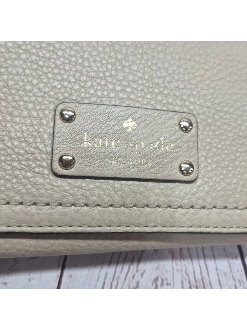 Kate Spade New York Clutch‎ Wallet Med Pebbled Beige Bifold ~Zippered Storage